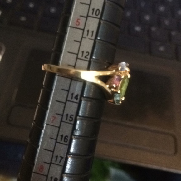 10k gold ring. - Picture 10 of 11